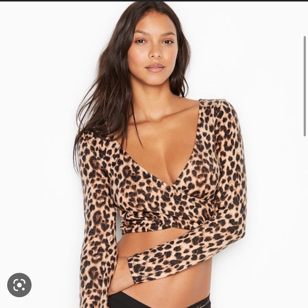 EUC medium long sleeve leopard cross cross crop top.